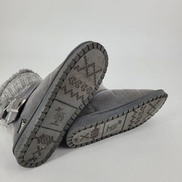 Muk Luks Boots 8 Gray Short Rib‎ Knit Double Buckle Vegan Faux Suede Pull On - Picture 9 of 11